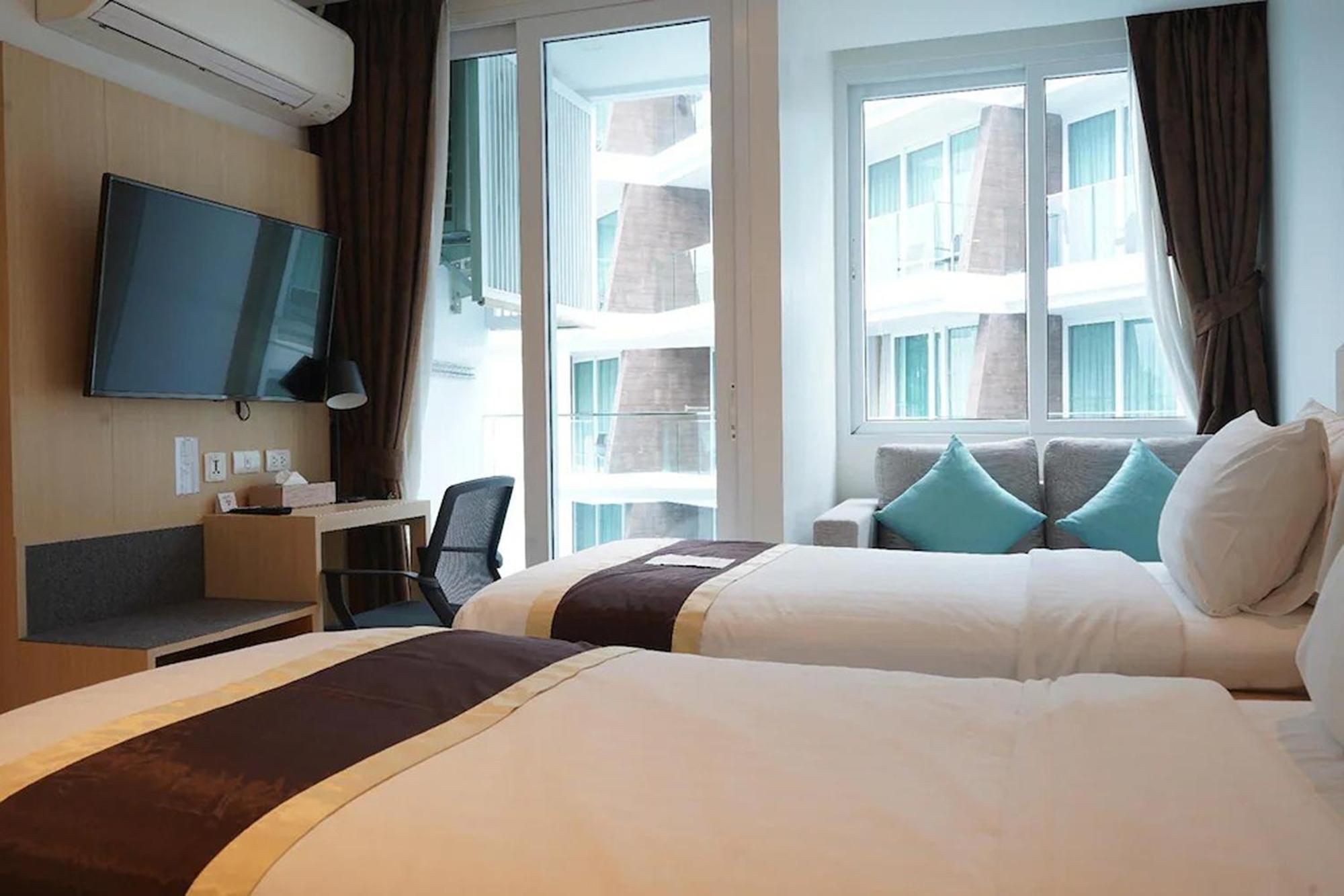 Hotel The Beachfront Phuket