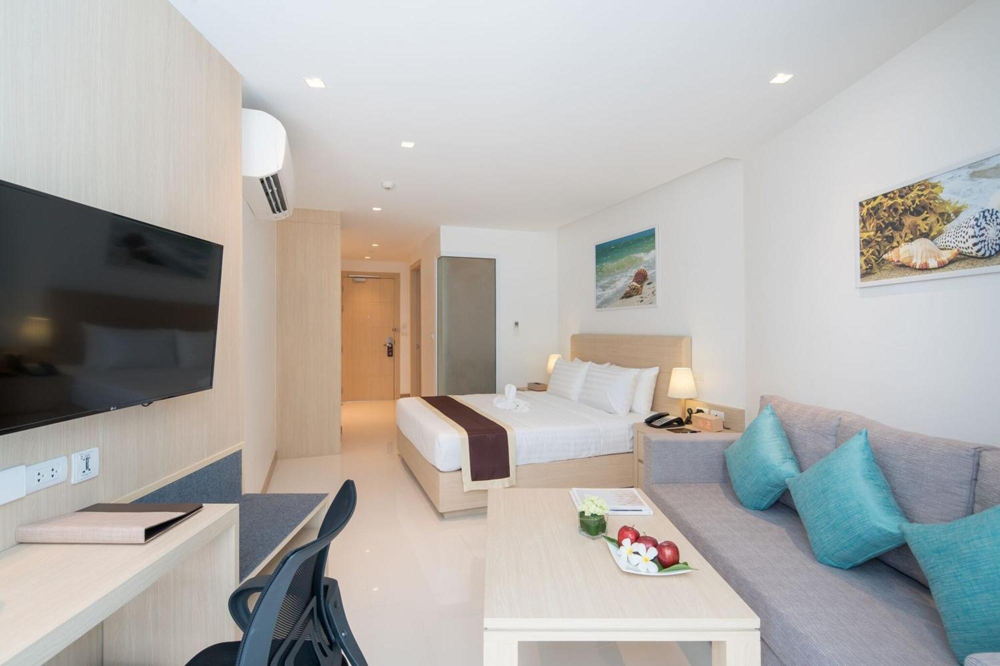 Hotel The Beachfront Phuket 5*