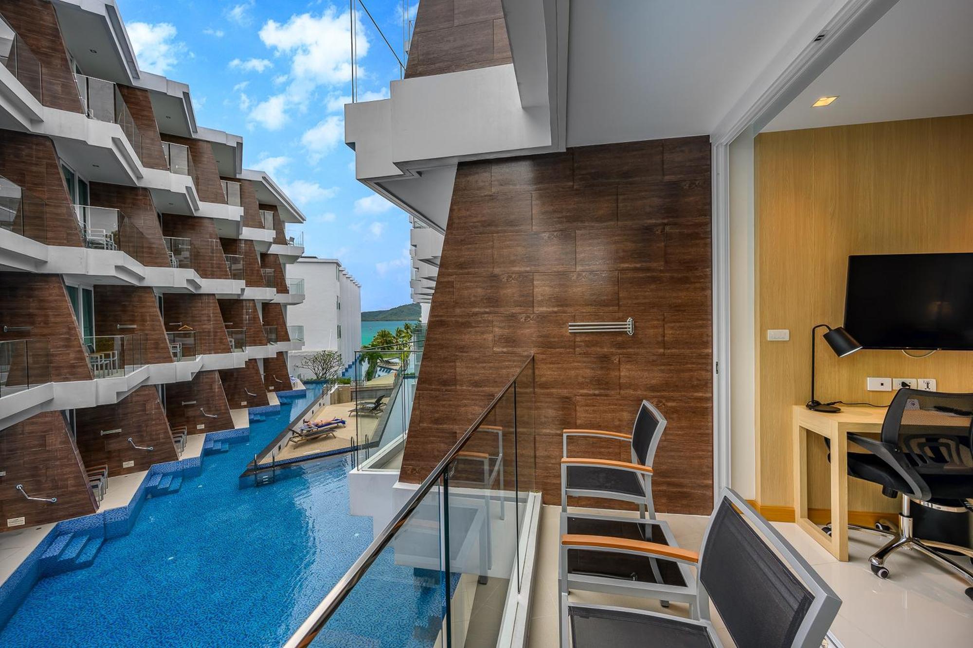 Hotel The Beachfront Phuket Rawai