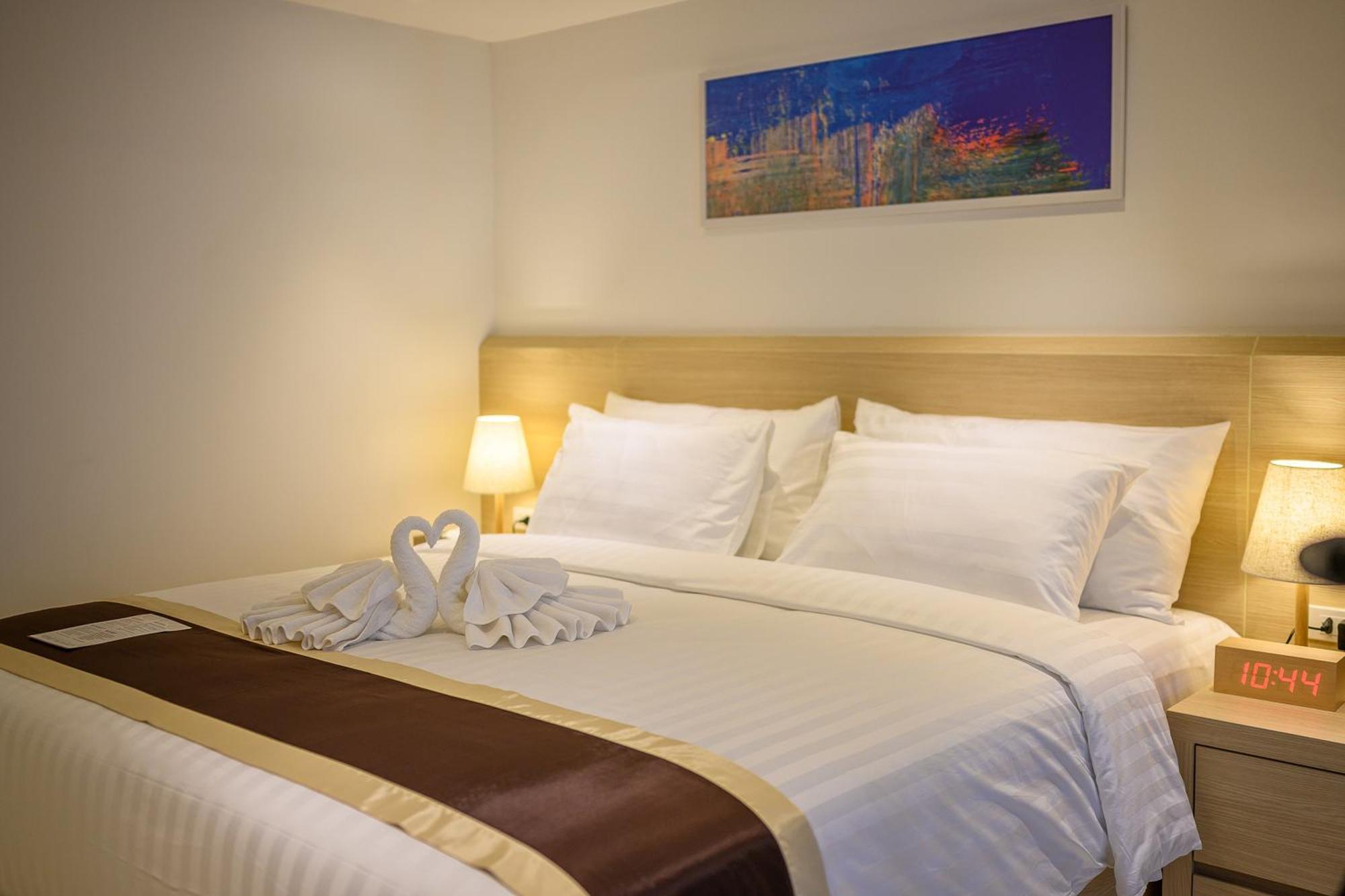 Hotel The Beachfront Phuket