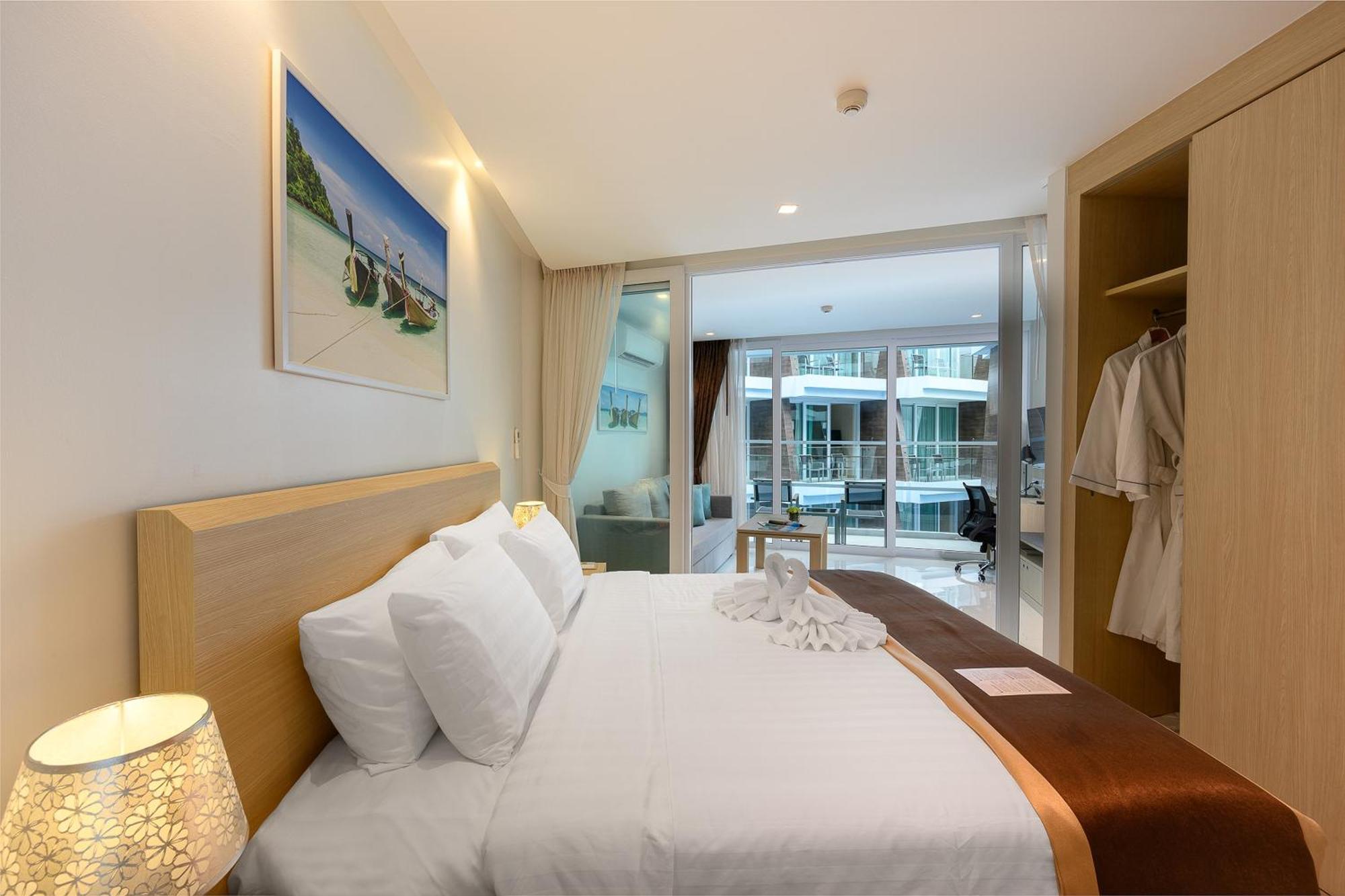 Hotel The Beachfront Phuket Rawai